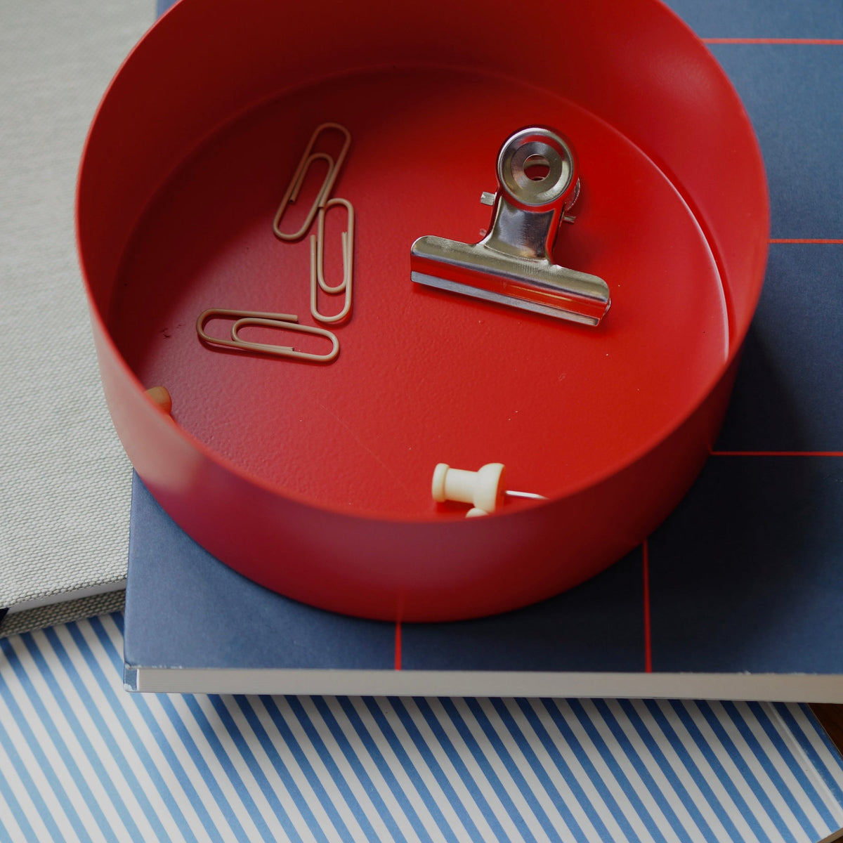 LOLA Bowl - Red – styled foto