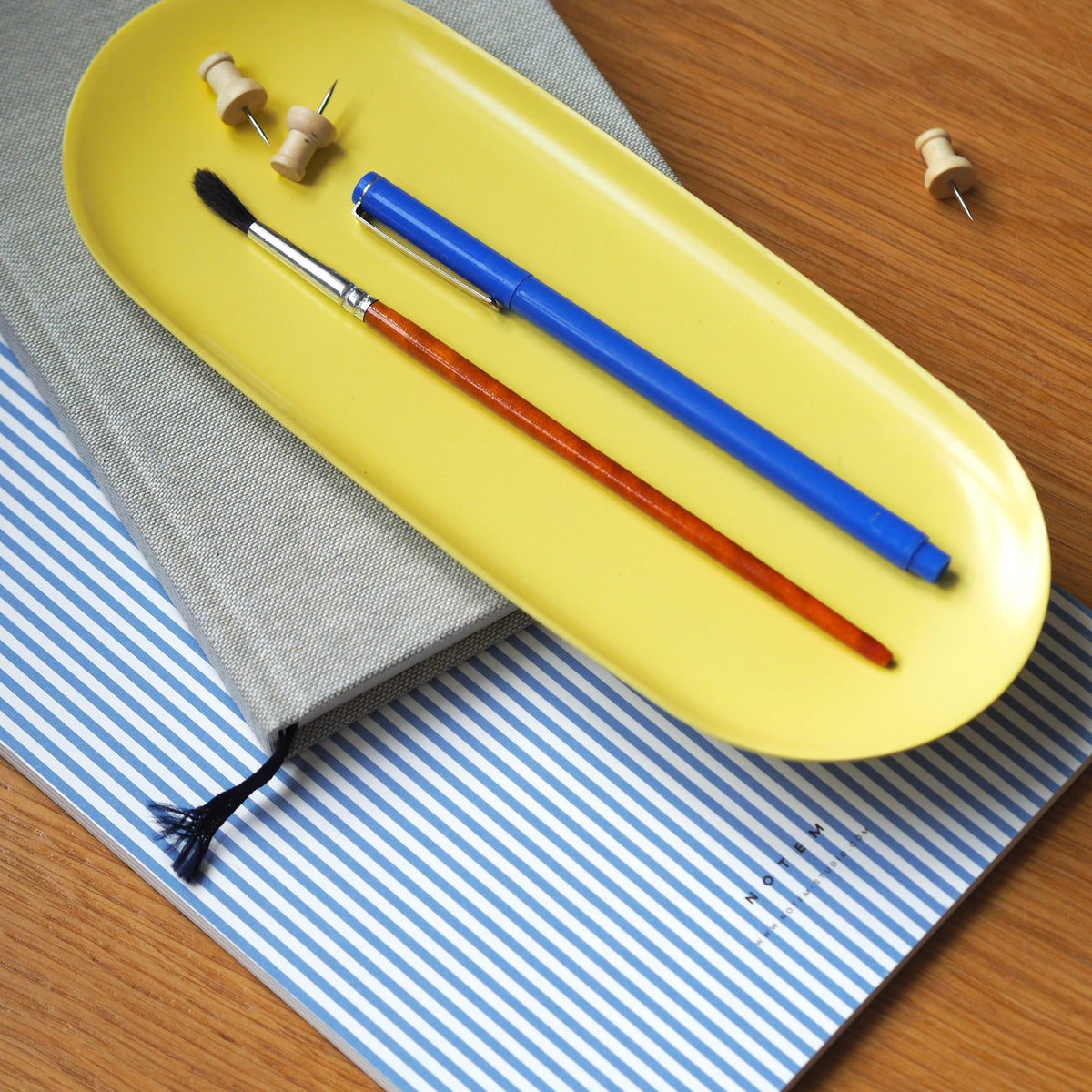 LOLA Tray - Yellow – styled foto