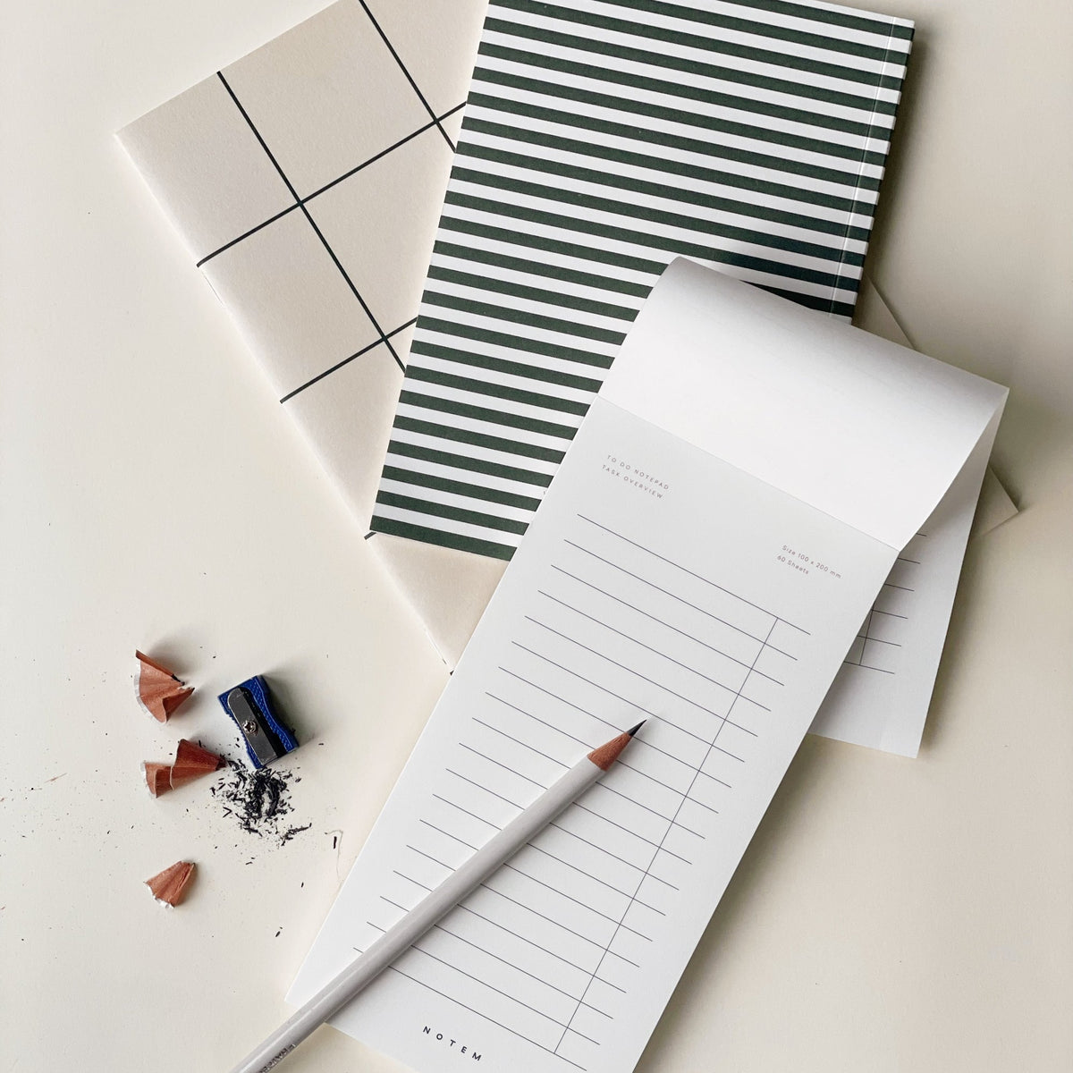 Milo To Do Notepad - White & Blue – styled foto