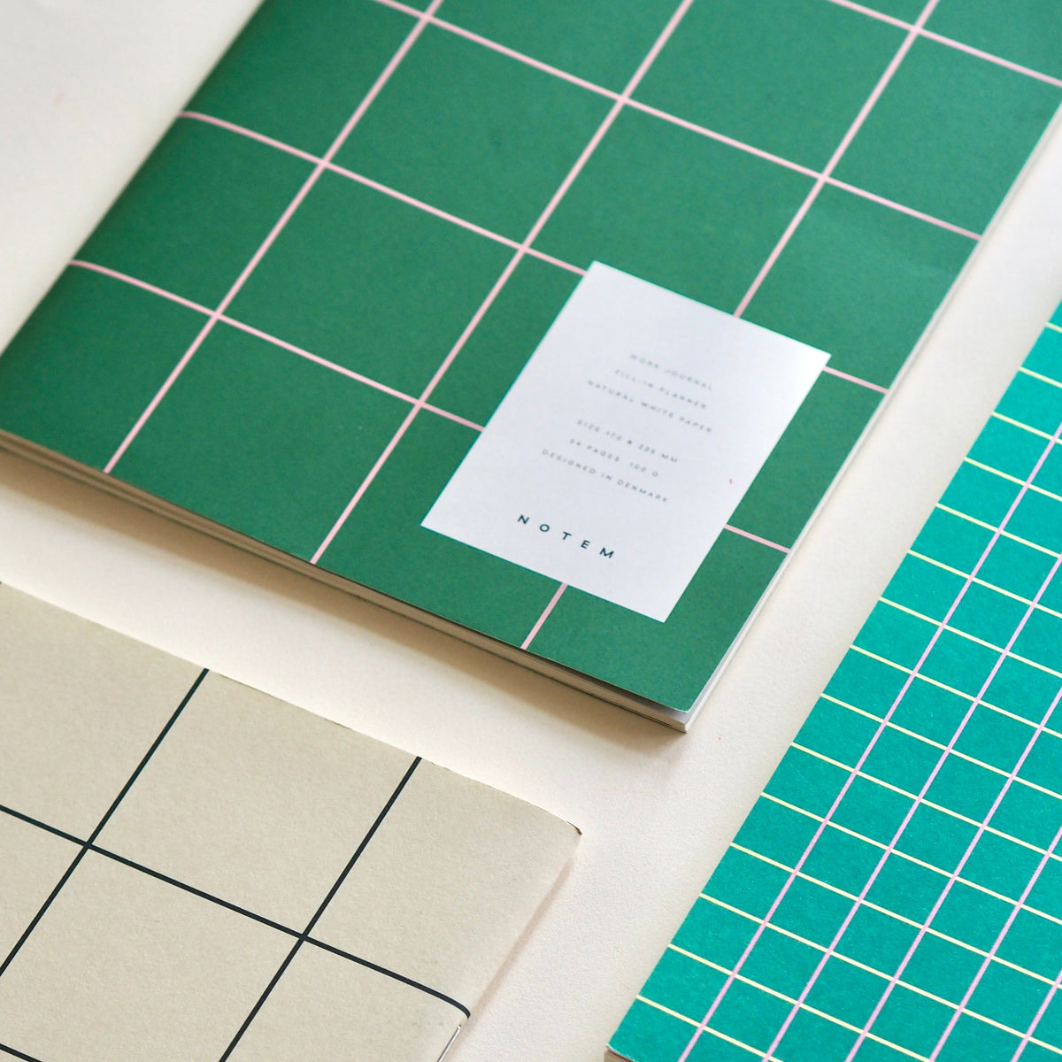 Milo Weekly Planner Book - Light Gray – styled foto
