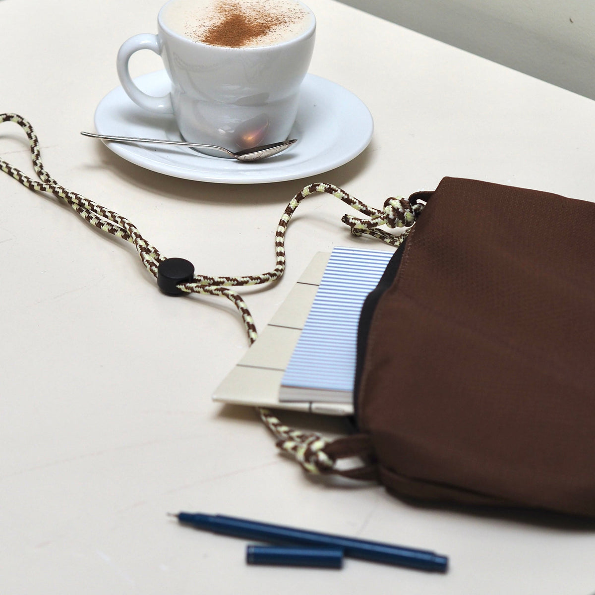 NORA Nylon Bag - Brown – styled foto