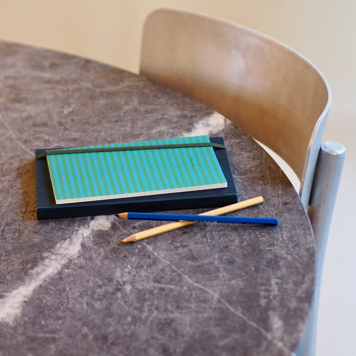 Vita Notebook, Small - Green Stripes – styled foto
