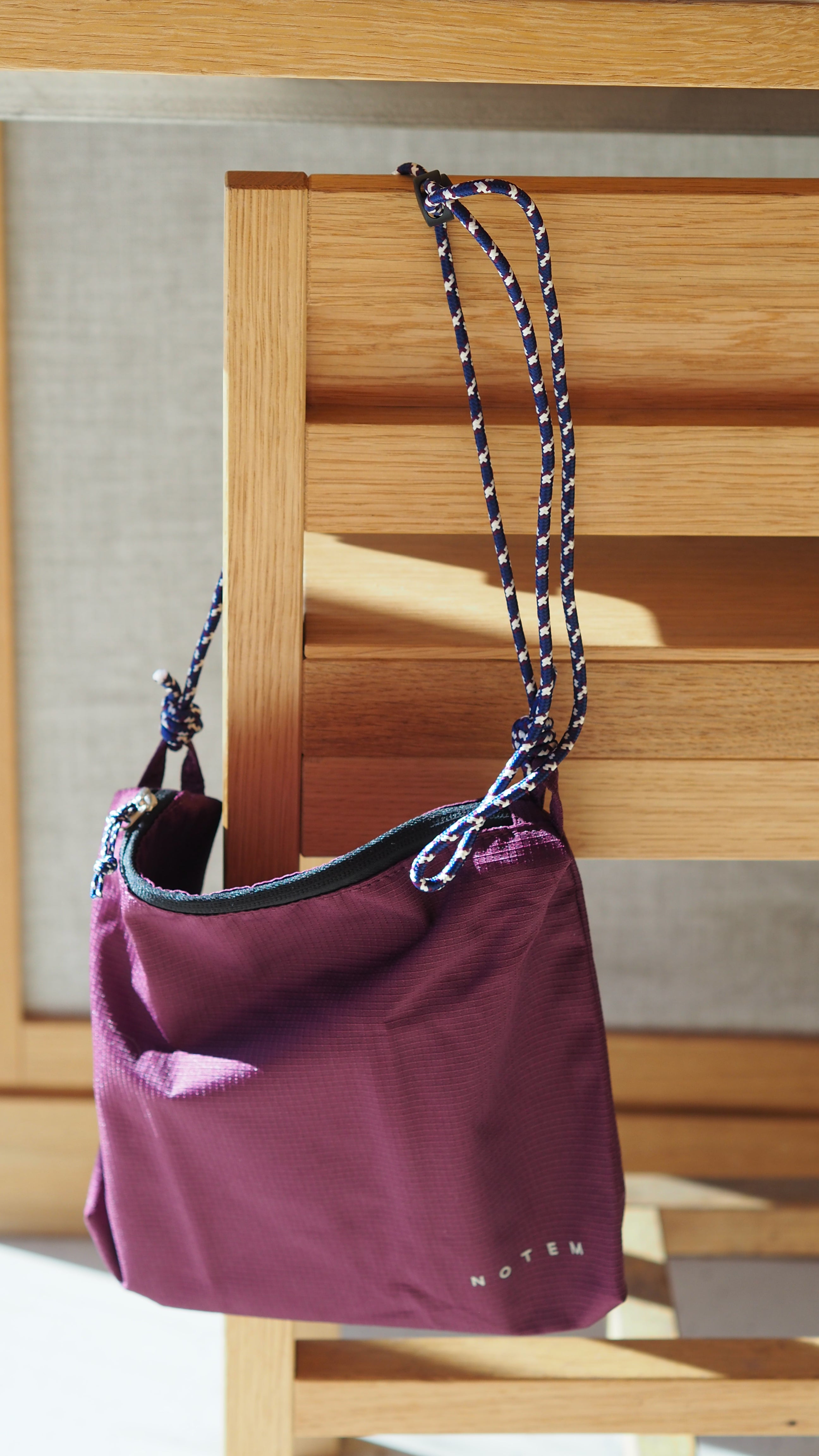 Sac en nylon NORA, rouge foncé