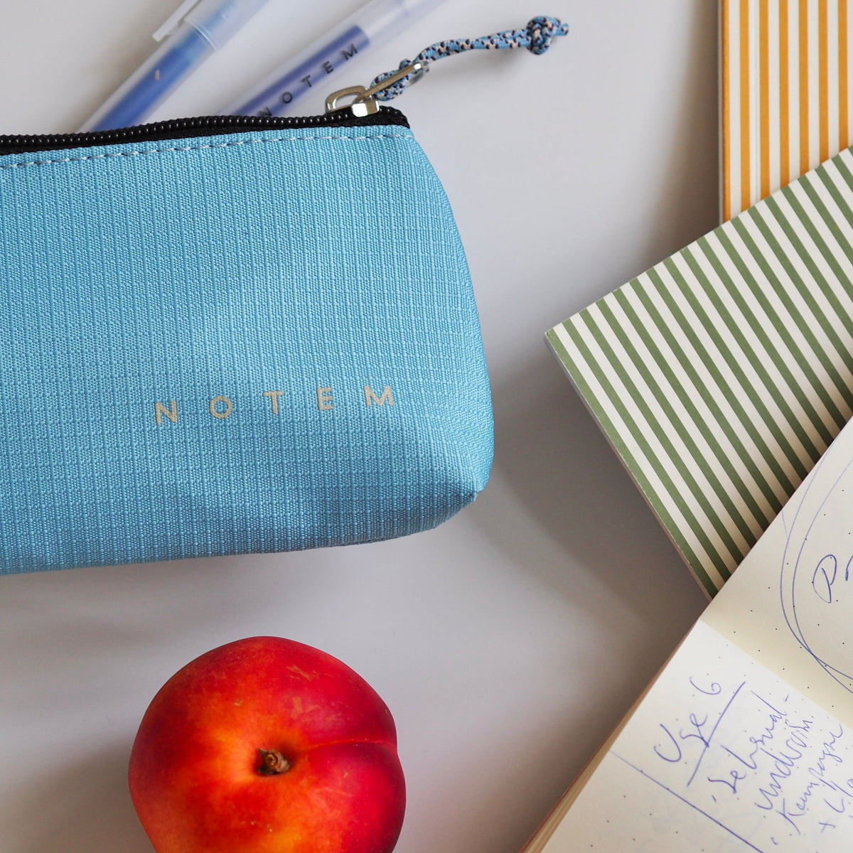 ARVO Pencil Case, Medium - Sky Blue – styled foto