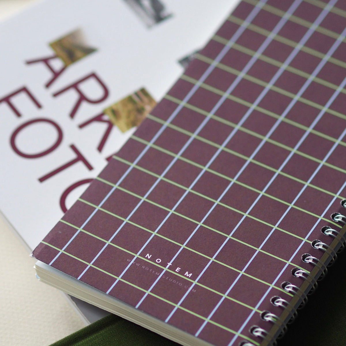 BEA Notebook, Small - Green – styled foto