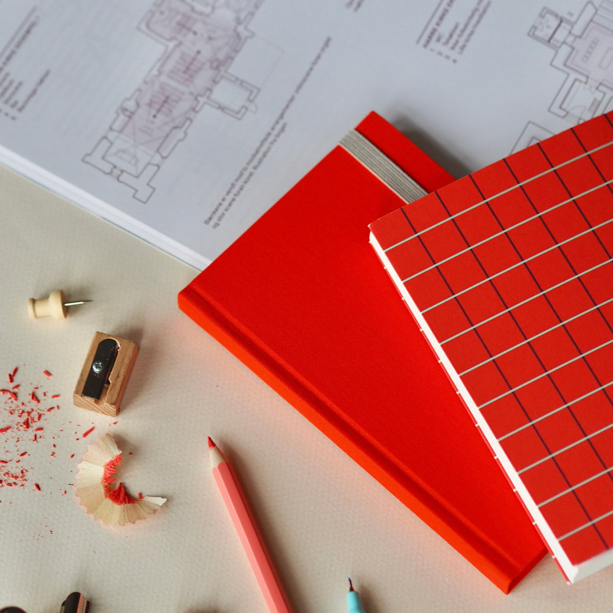 BEA Notebook, Small - Red – styled foto