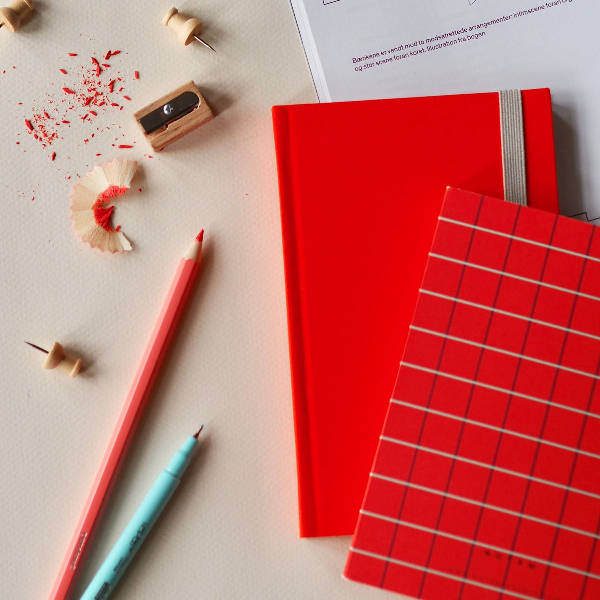BEA Notebook, Small - Red – styled foto
