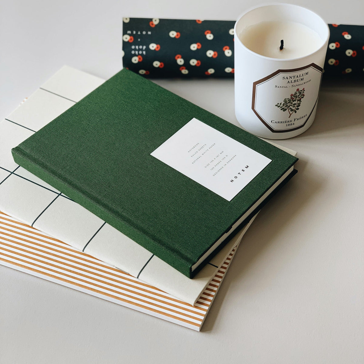 Even Notebook, Medium - Forest Green – styled foto