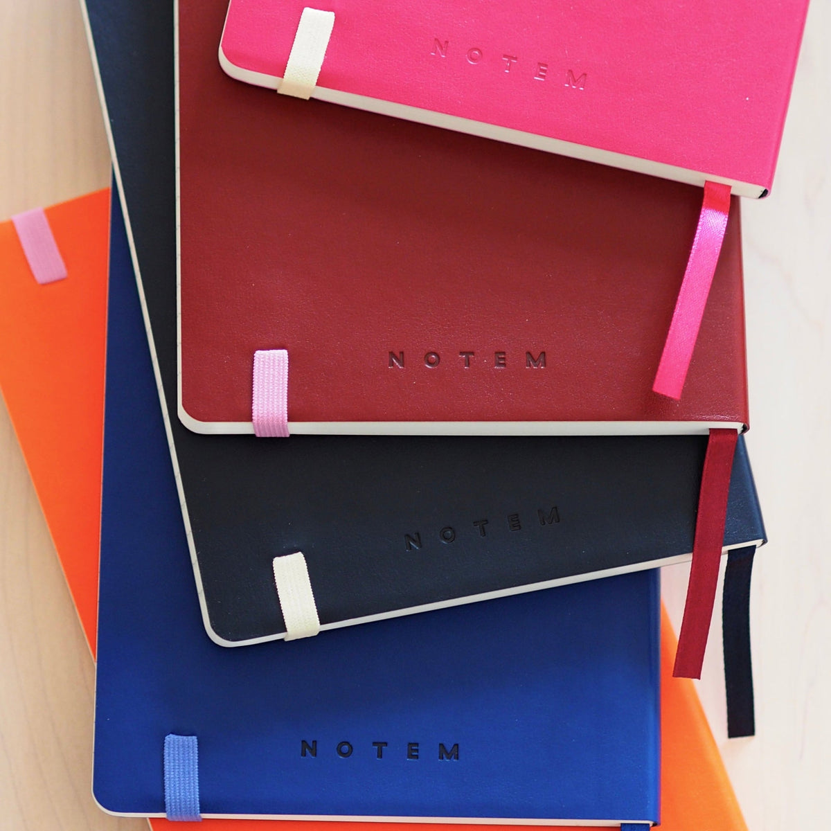 Flow Notebook, Medium - Dark Blue – styled foto