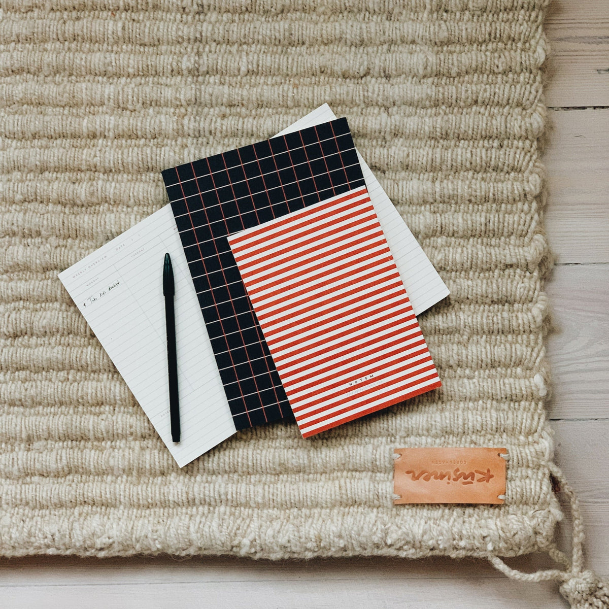 Milo Weekly Planner Notepad - White & Blue – styled foto