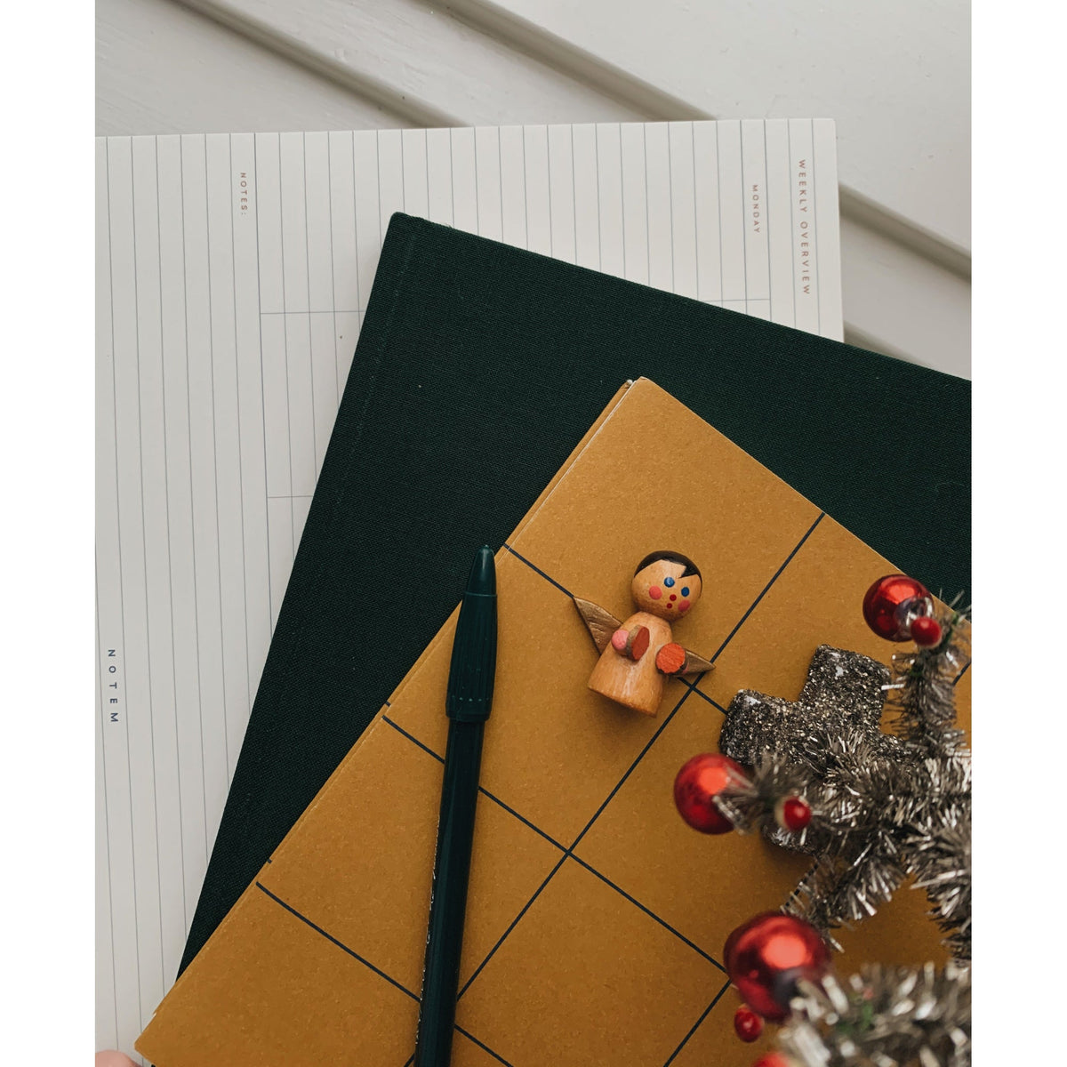 Milo Weekly Planner Notepad - White & Blue – styled foto