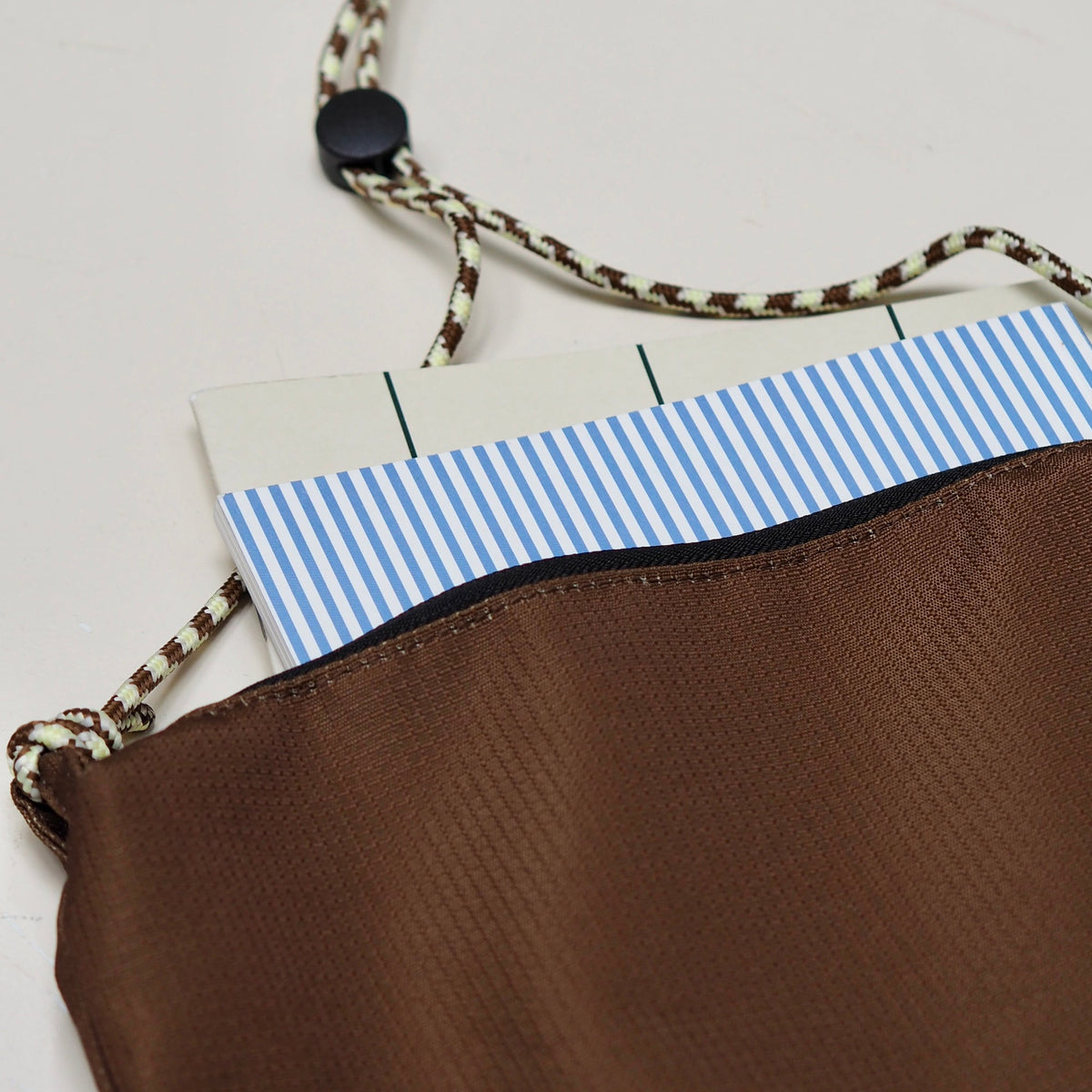 NORA Nylon Bag - Blue – styled foto