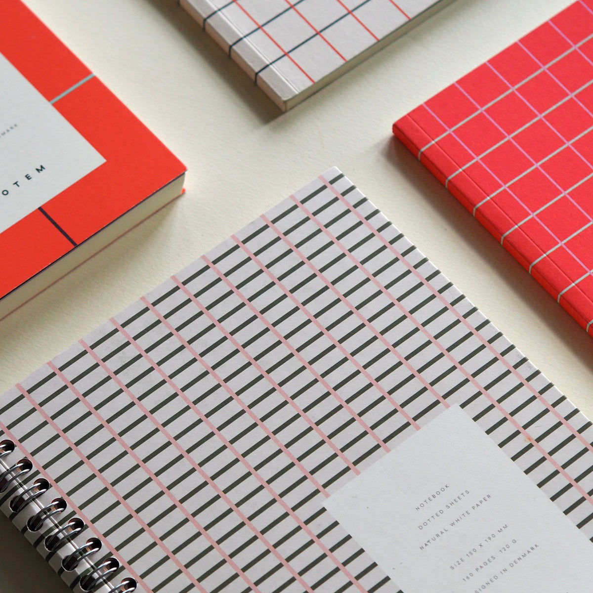 Nela Notebook, Medium - Green – styled foto