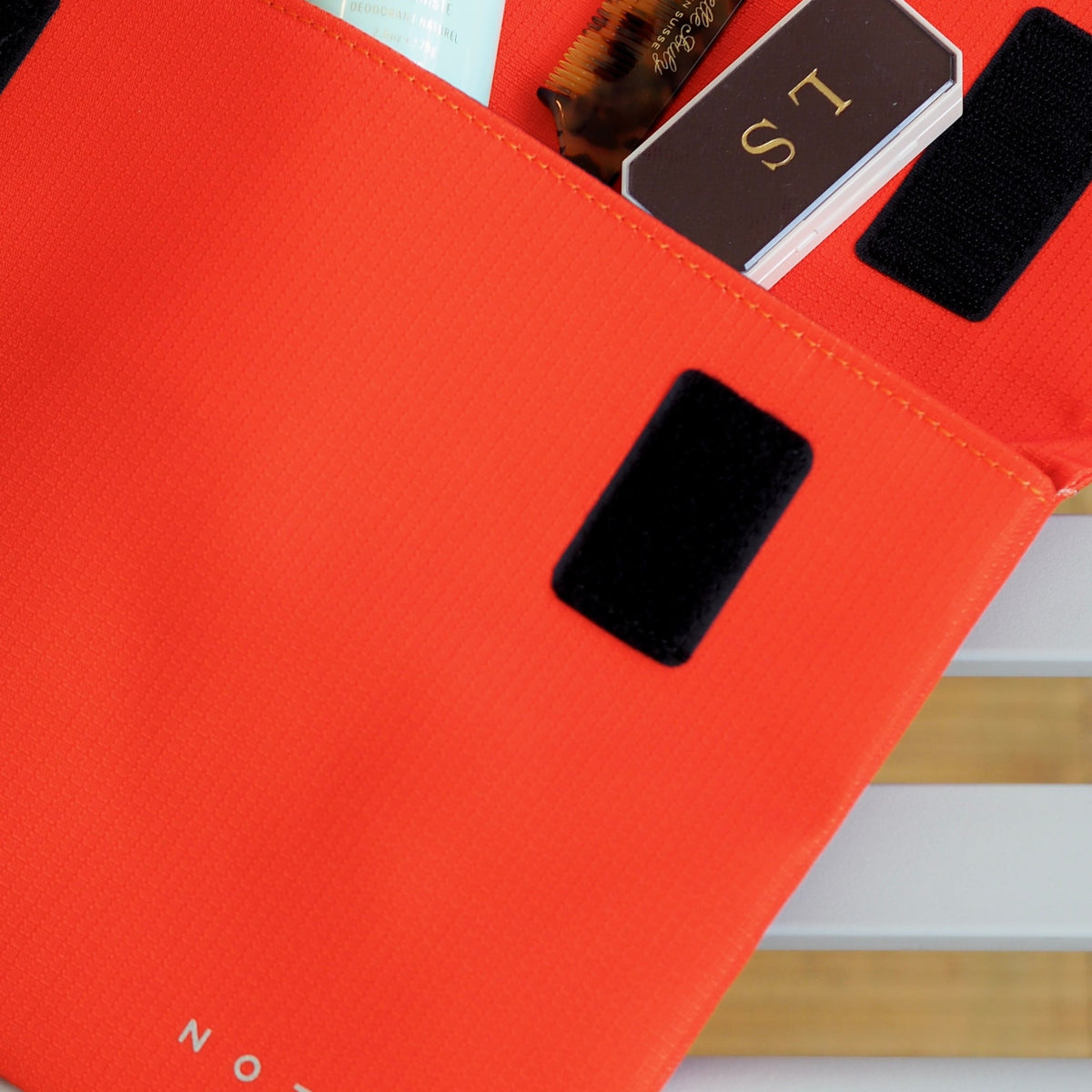 TARA Clutch - Orange – styled foto