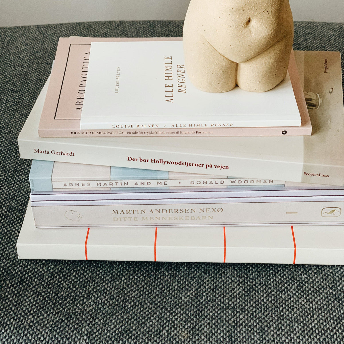 UMA Notebook, Large - Light Gray – styled foto
