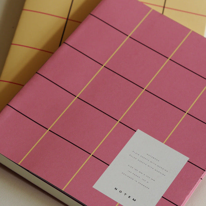 UMA Notebook, Large - Rose Check – styled foto