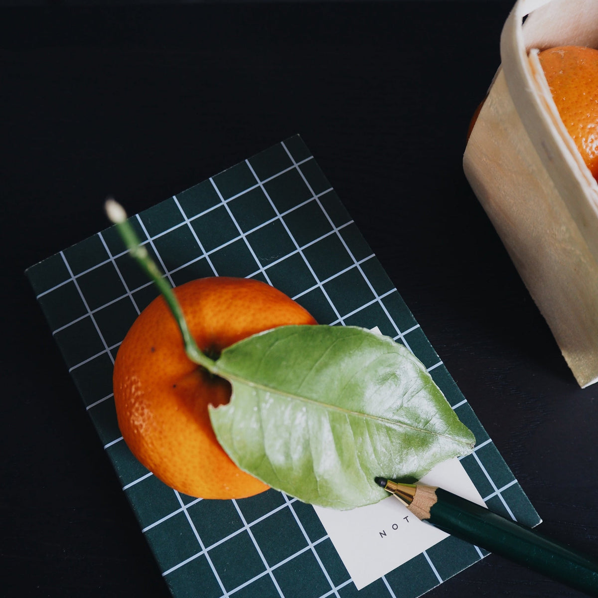 UMA Notebook, Small - Dark Green – styled foto