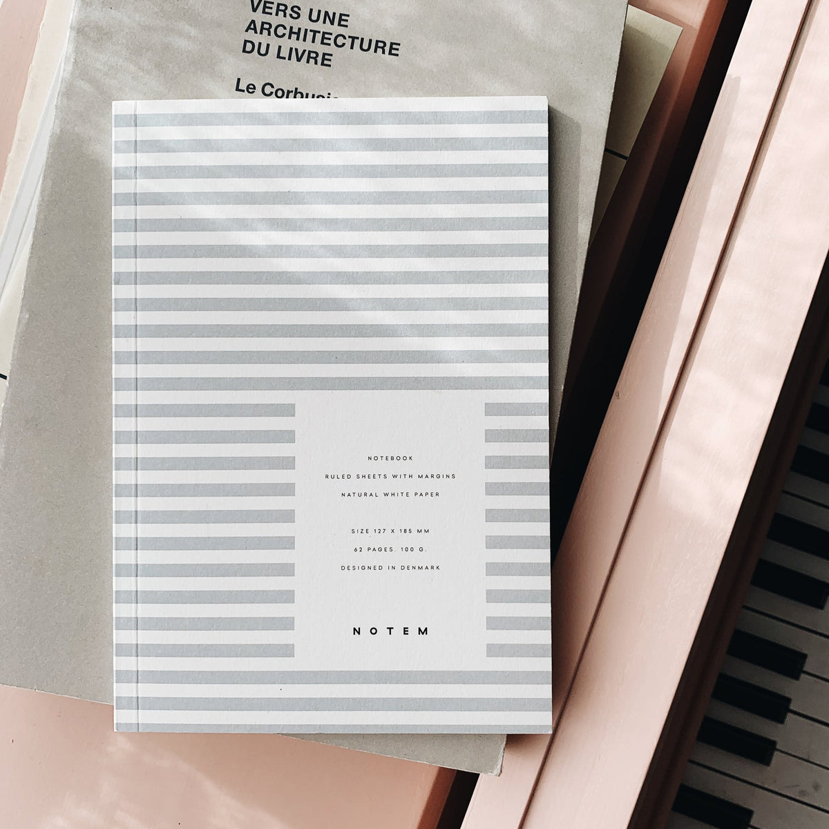 Vita Notebook, Small - Athol Blue – styled foto