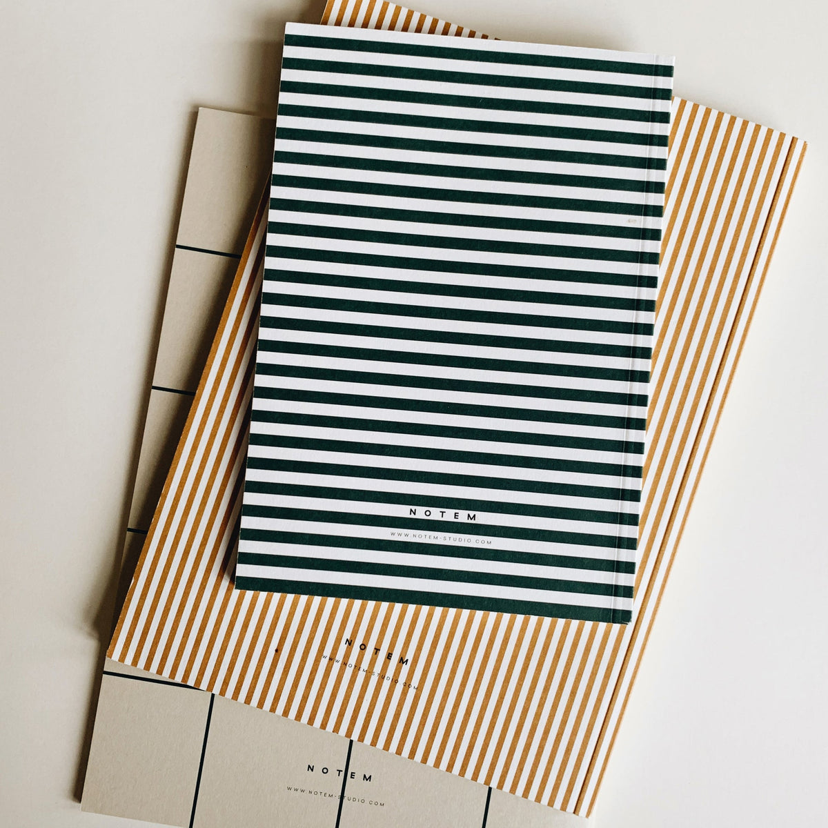 Vita Notebook, Medium - Ochre Lines – styled foto