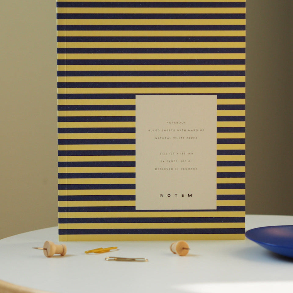 Vita Notebook, Small - Blue & Yellow – styled foto