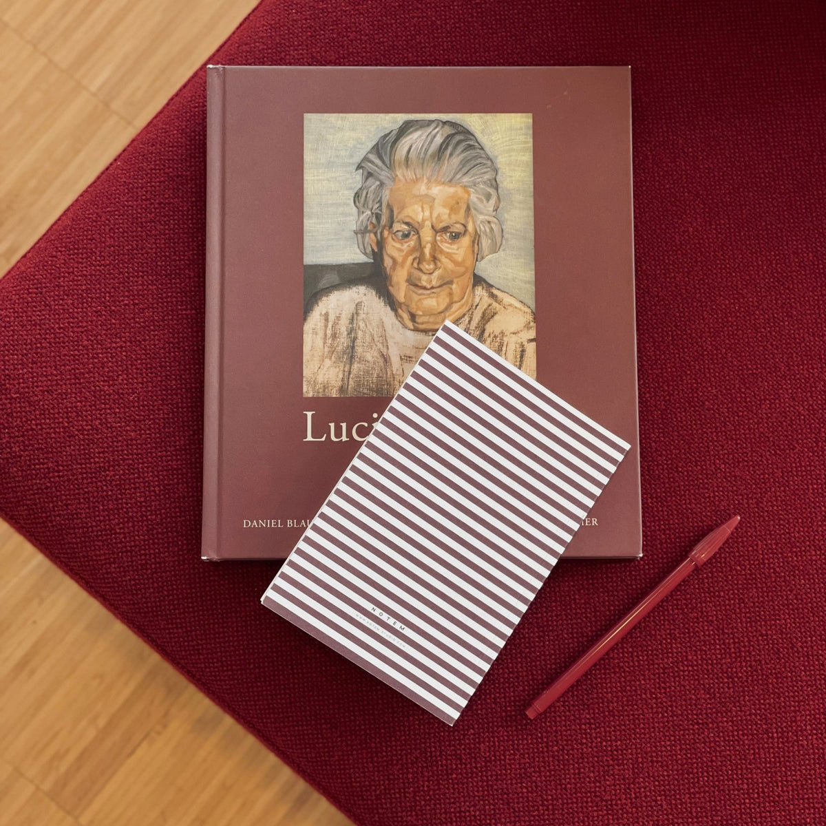 Vita Notebook, Small - Bordeaux – styled foto
