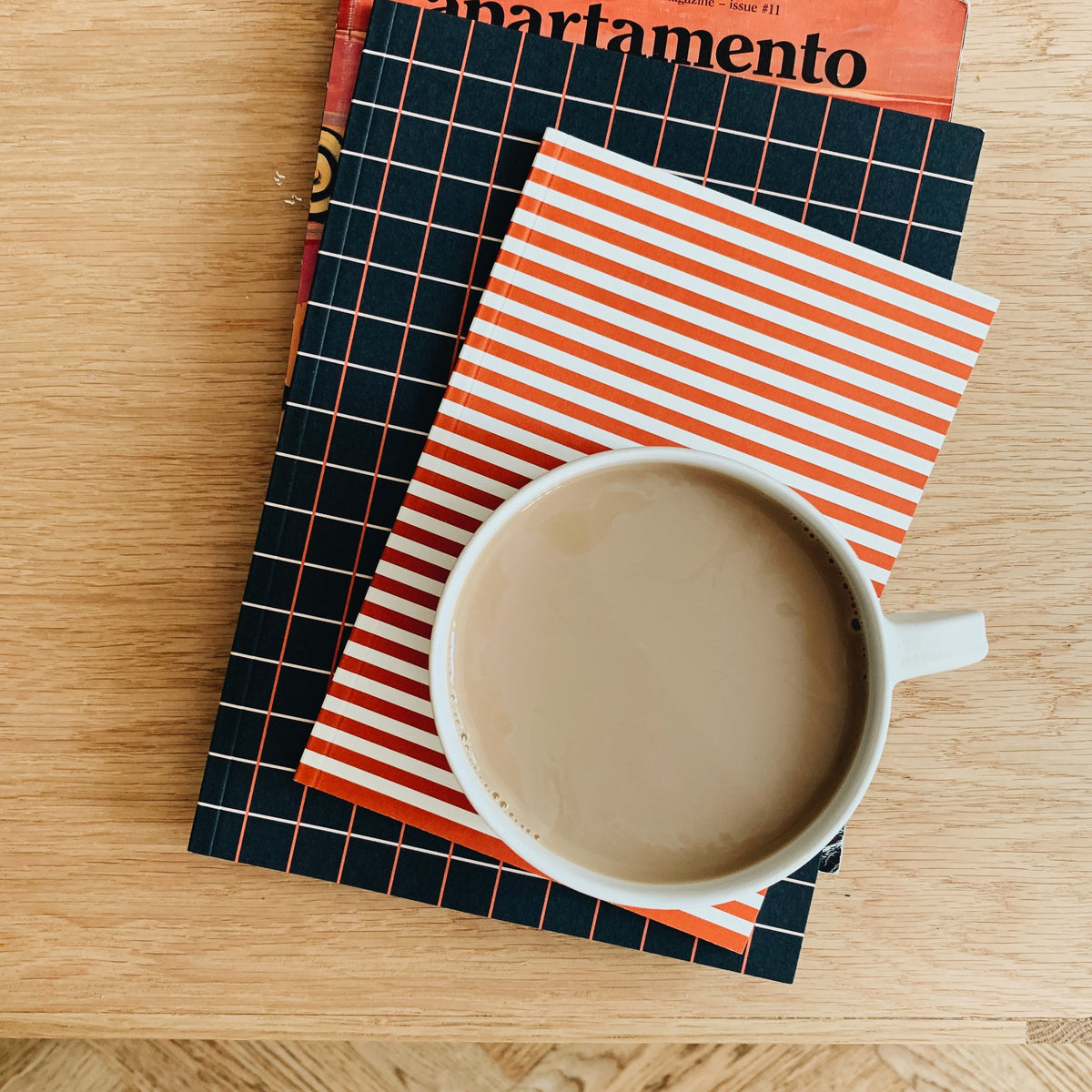 Vita Notebook, Small - Bright Red – styled foto