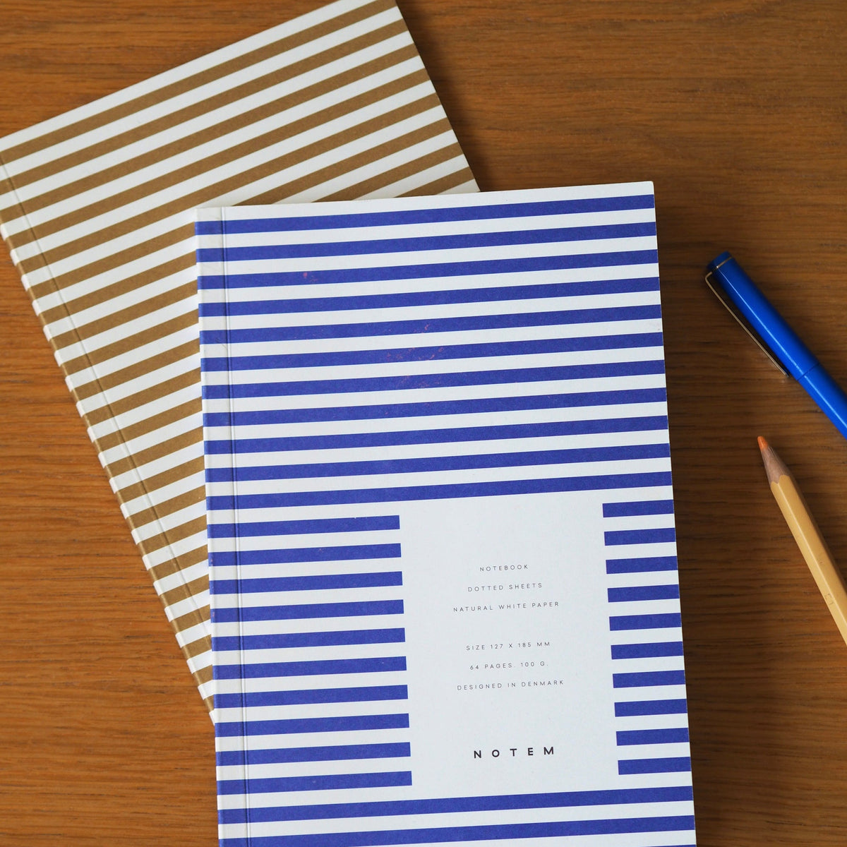 Vita Notebook, Small - Ochre – styled foto